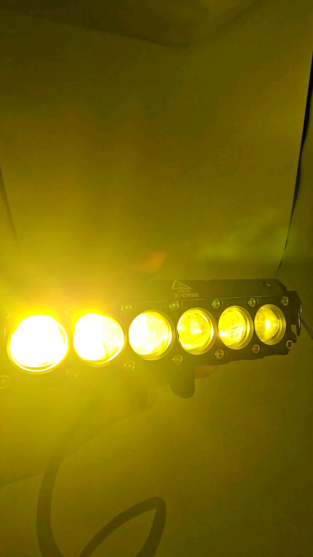 Lampu Tembak SQL 6 Mata X-Case Putih Kuning 90 Watt Super Terang Dengan 4 Kipas Pendingin Universal - Fooglamp SQL 6 Mata 90 Watt