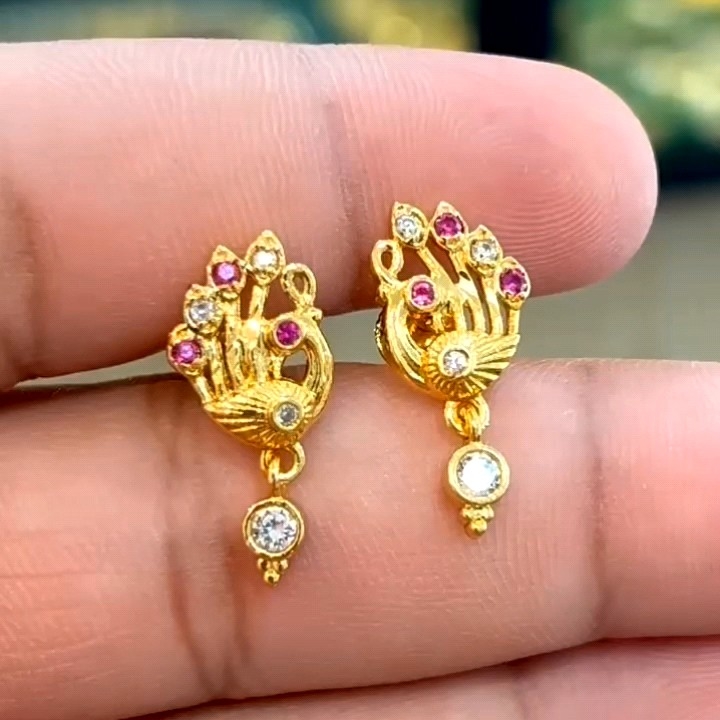 Ladies Earrings  2.50micron gold plated  Look like real gold   can Daily wear Light weight