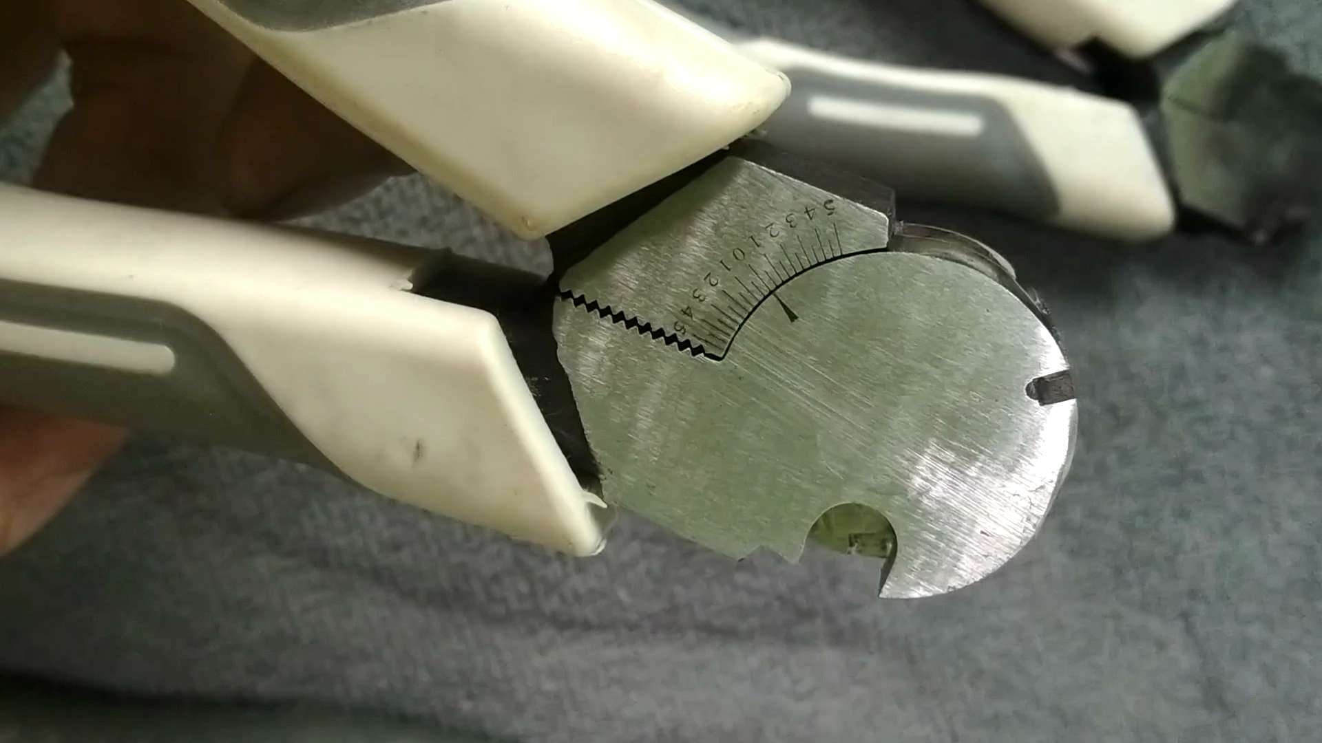 คีมดัดZทำพวงกุญแจสแตนเลสคล้องหูกางเกง มีสเกลวัดระยะ