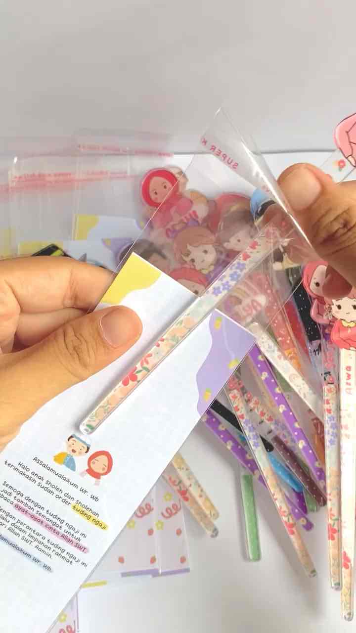 (GALLERY FIVI) KALAM PENUNJUK TUDING NGAJI UNIK BEDA DENGAN YANG LAIN BISA CUSTOM NAMA ANAK DAN BANYAK PILIHAN WARNA DAN KARAKTER SESUAI KEINGINAN BAHAN AKLIRIK TEBAL 3MM TIDAK MUDAH PATAH