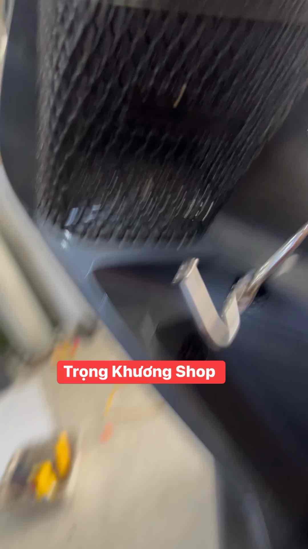 Rổ lưới sắt sơn đen hông xe Future 2018-2024 tiện lợi