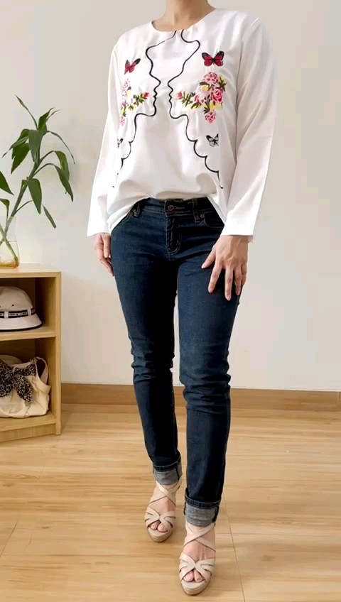 ●ECLAIRE● 0IS Blouse Blus Oneck Lengan Panjang Longsleeves Motif Bunga flower Floral Kupu-kupu Butterfly Bordir Embroidered Embroidery 595