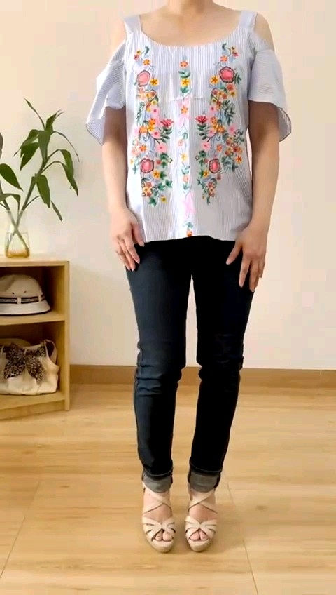 ●ECLAIRE● 0IS Blouse Blus Lengan Pendek Shortsleeves Cold-shoulder Salur Stripe garis-garis Motif Bunga flower floral Sablon timbul 857