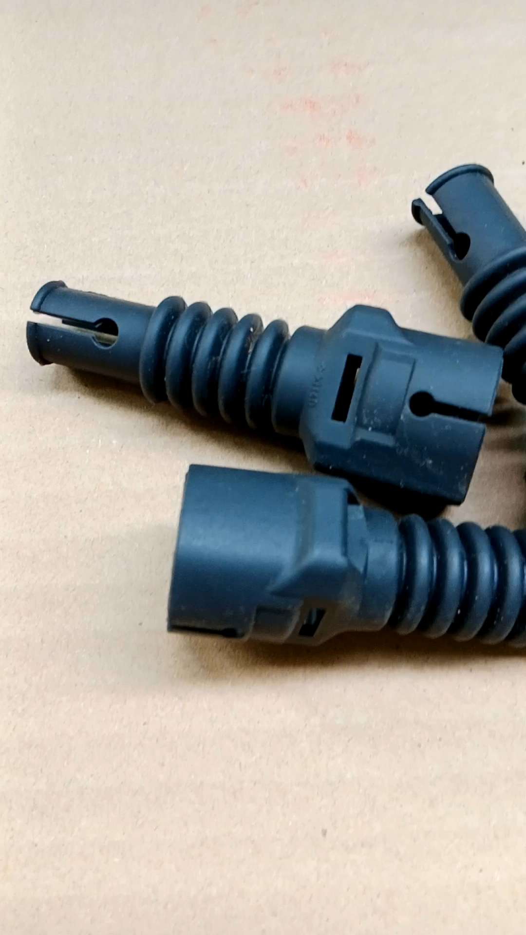 KARET PELINDUNG SOKET KABEL MOTOR ATAU MOBIL