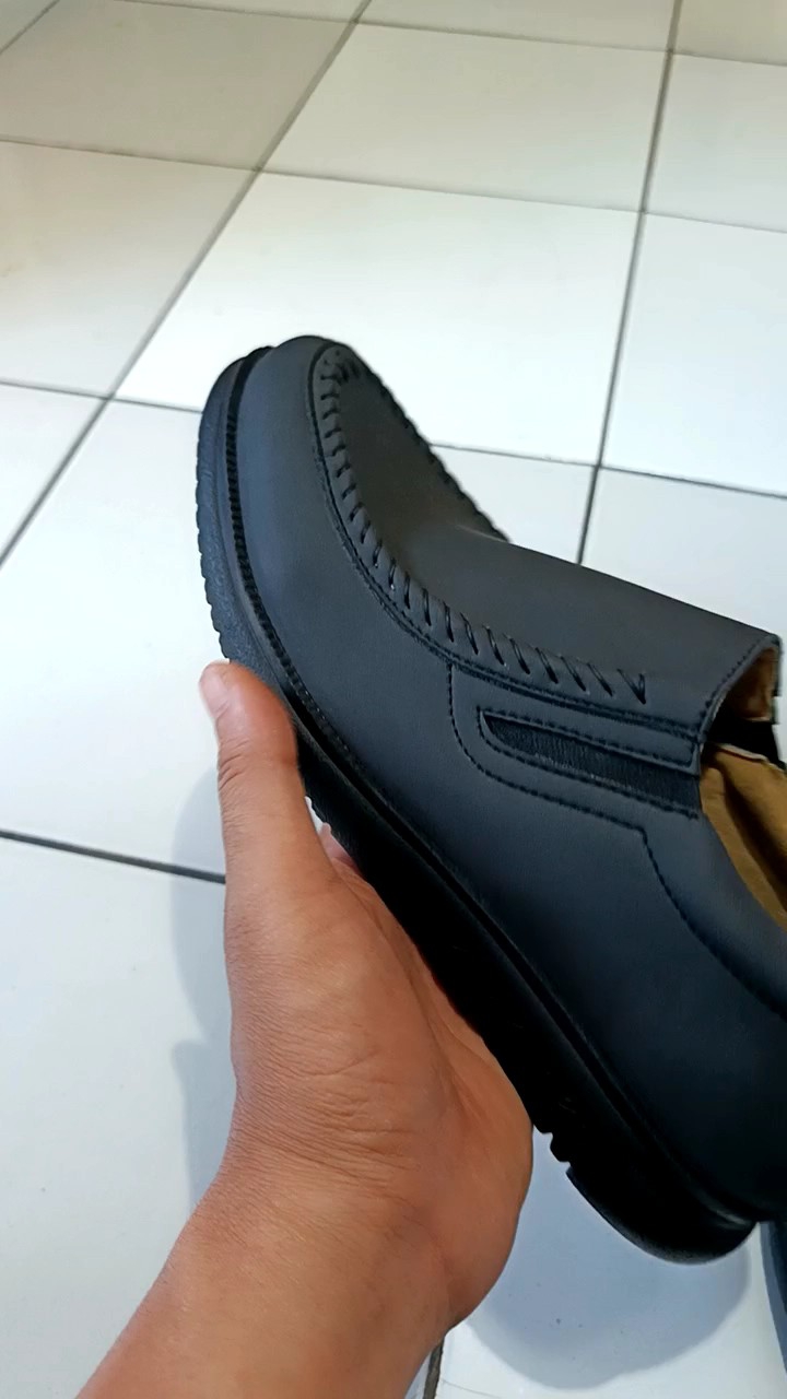 Gridig sepatu slip on hitam pria terbaru kasual formal kekinian free Box