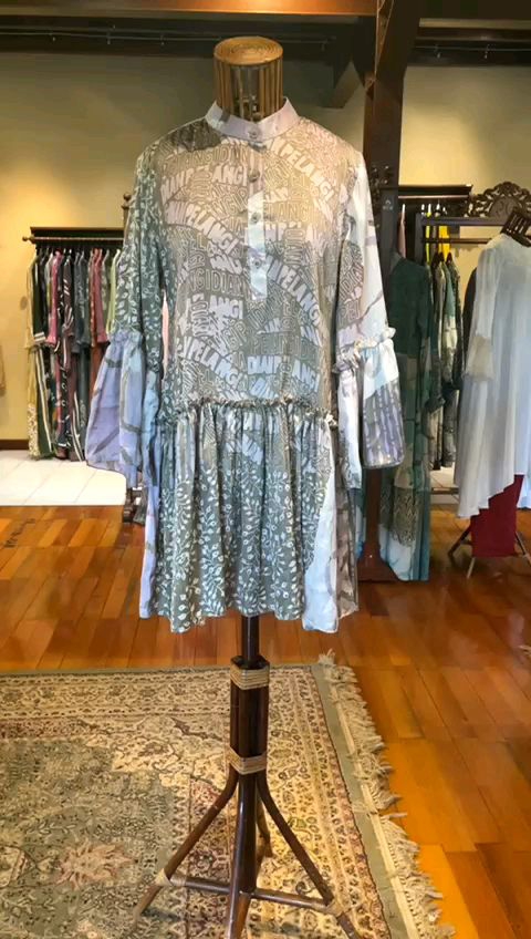 Lavia Tunik by Dian Pelangi LIMITED EDITION Blouse Baju Atasan Kemeja Blus Outfit Casual Formal Kerja Kantor Pesta Pernikahan Kondangan Wanita Hijaber Cantik Anggun Modis Modern Simple Elegan Mewah Model Korea Terbaru Motif Batik Hand Made Kekinian