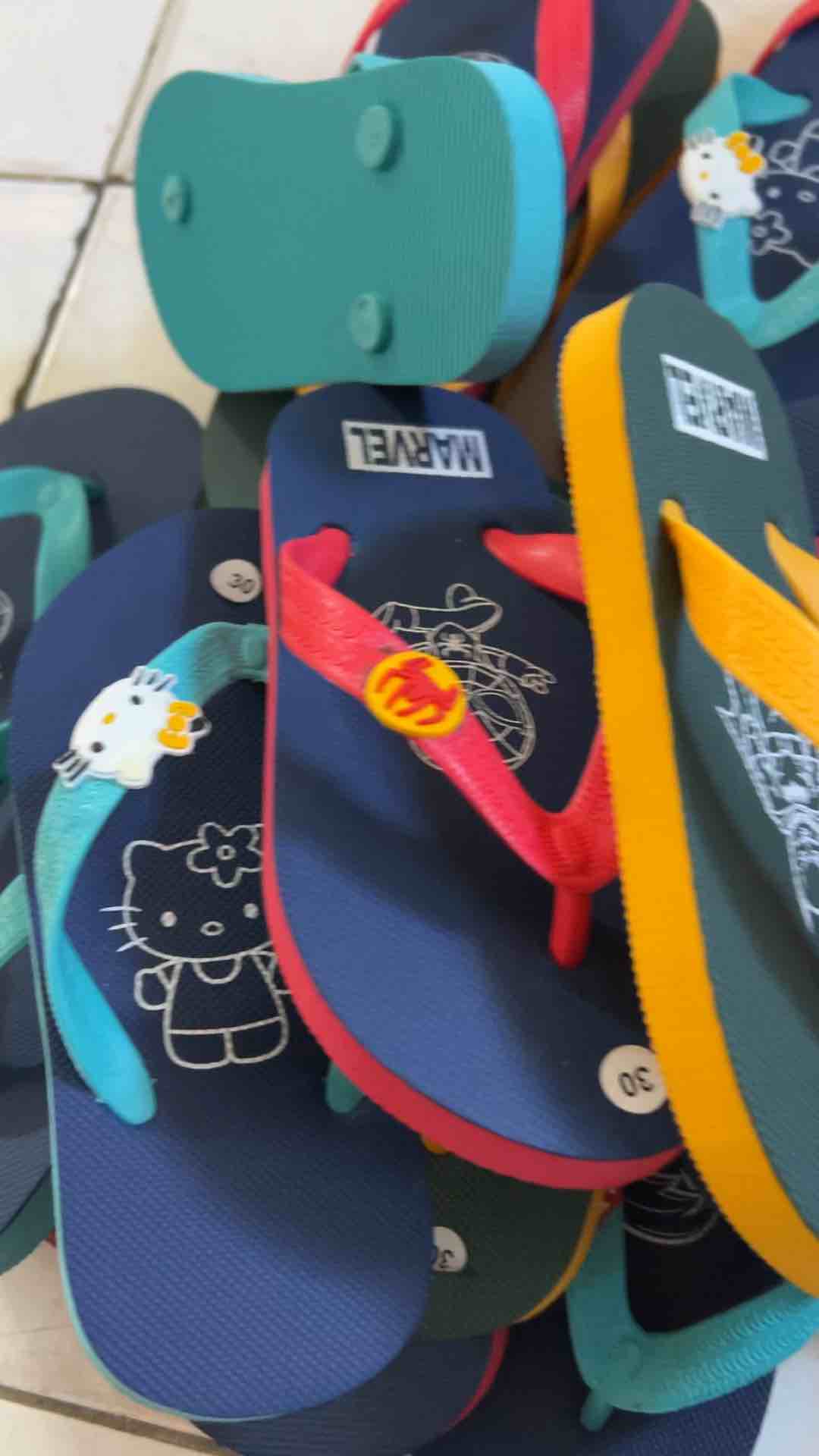 SANDAL JEPIT ANAK - SANDAL JIMSCHOO ANAK LAKI DAN PEREMPUAN SANDAL JIMSCHOO KARET GAMBAR MOTIF SUPERMAN HELLO KITTY SPIDERMAN DAN BATMAN UNTUK USIA 2 tahun sampai 11Tahun Sandal baru bisa jalan