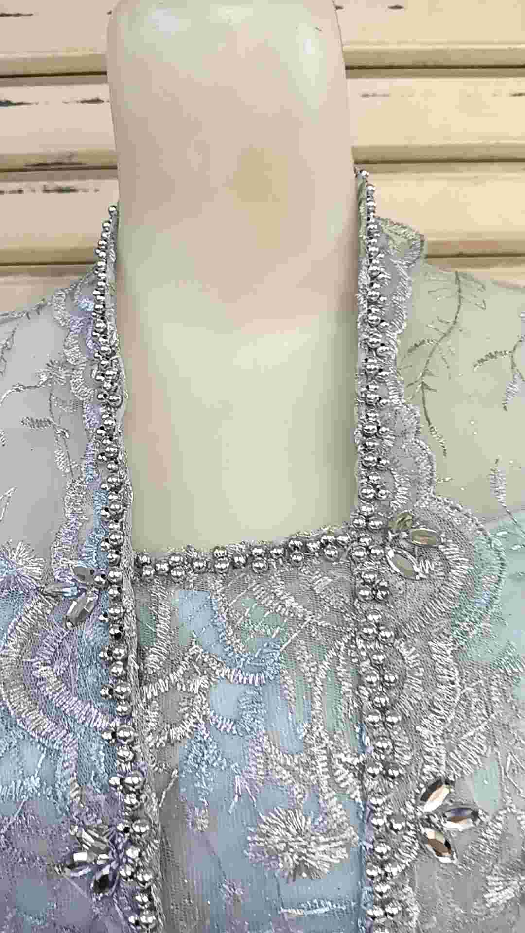 Kebaya Wisuda Modern Warna Silver Lengan Panjang