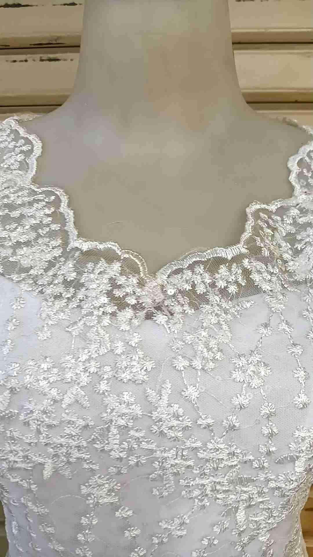 Kebaya Modern Wisuda Warna Putih: Pilihan Tepat untuk Acara Penting