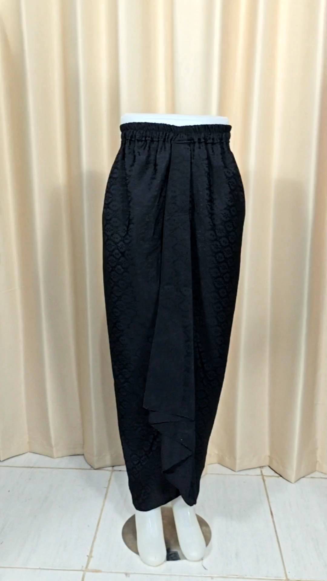 Rok Lilit Instan Polos Tinggal Pakai: Pilihan Bawahan Kebaya