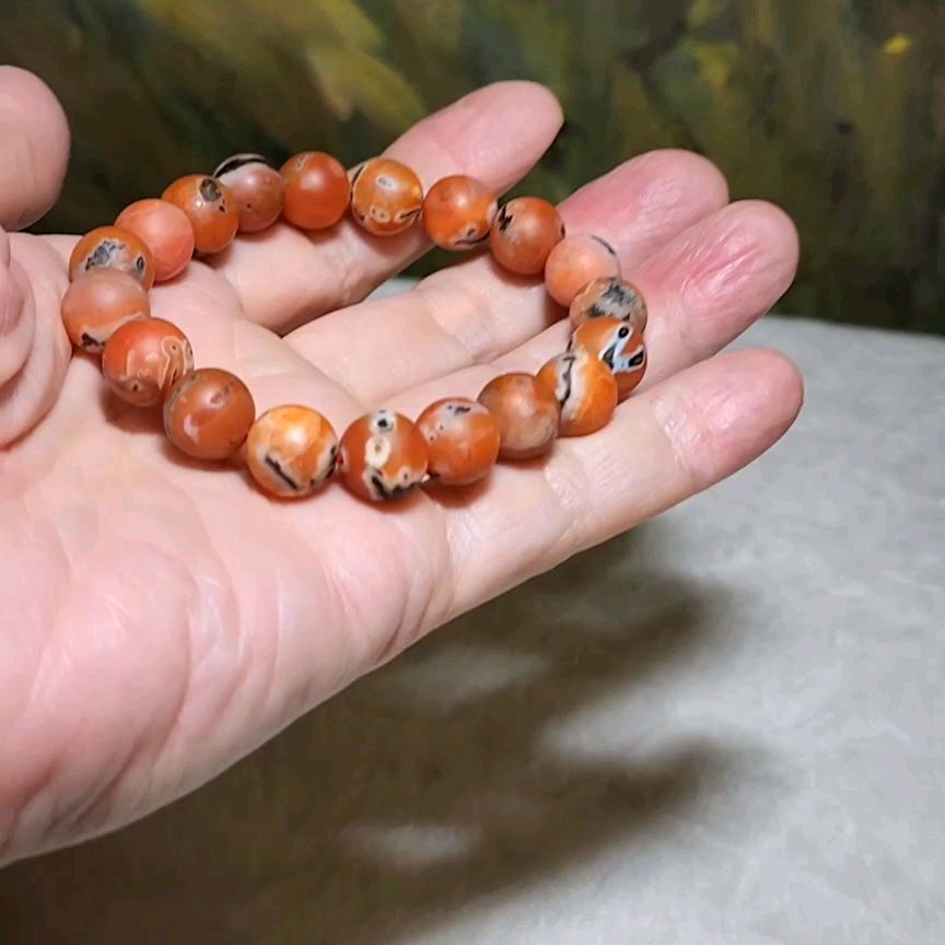 10.6mm+ Baoshan Nan Hong natural "skin" Lianpu pattern bracelet [Natural Crystal] 保山南紅带皮脸谱手链