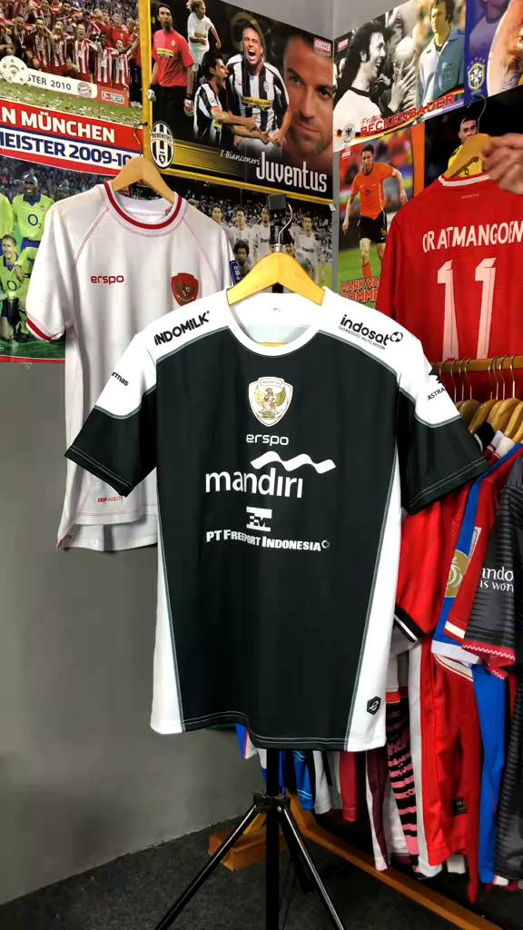 jersey training timnas indonesia ERSPO kualitas GO logo garuda timbul // jersey ERSPO latihan timnas indonesia // jersey ERSPO training warna hitam // jersey ERSPO training warna merah // jersey ERSPO training warna hijau // jersey sepak bola