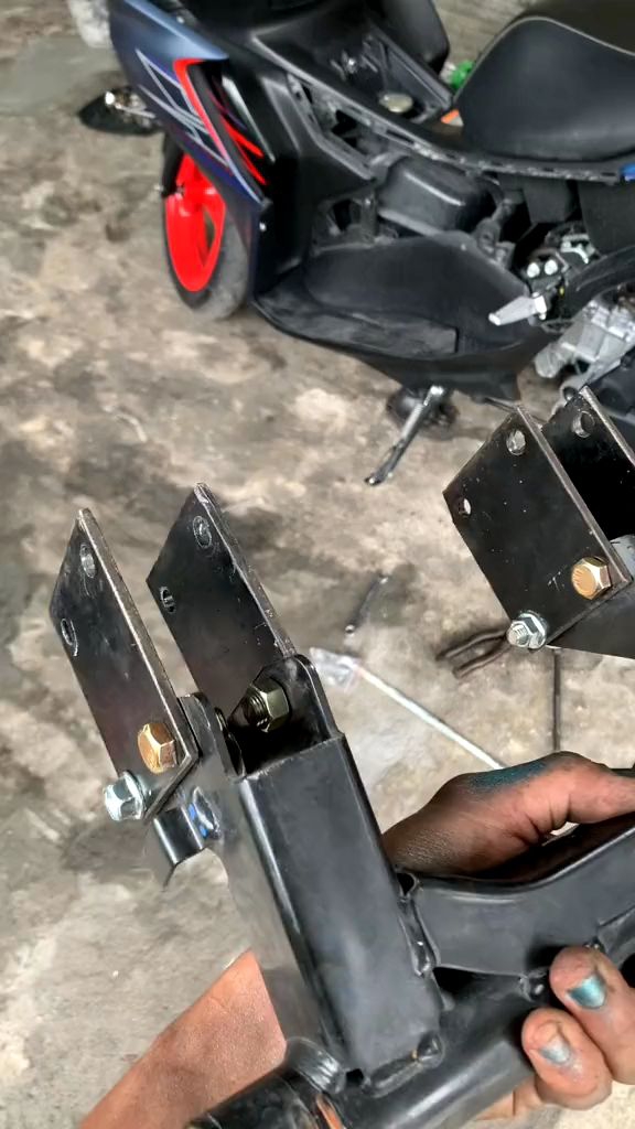 BREKET PLAT MOUNTING AEROX NEW / AEROX OLD N-MAX & LEXI PLAT TEBAL