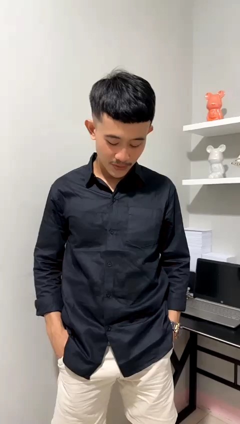 Kemeja Putih Uniqlo Pria Lengan Panjang Slim Fit