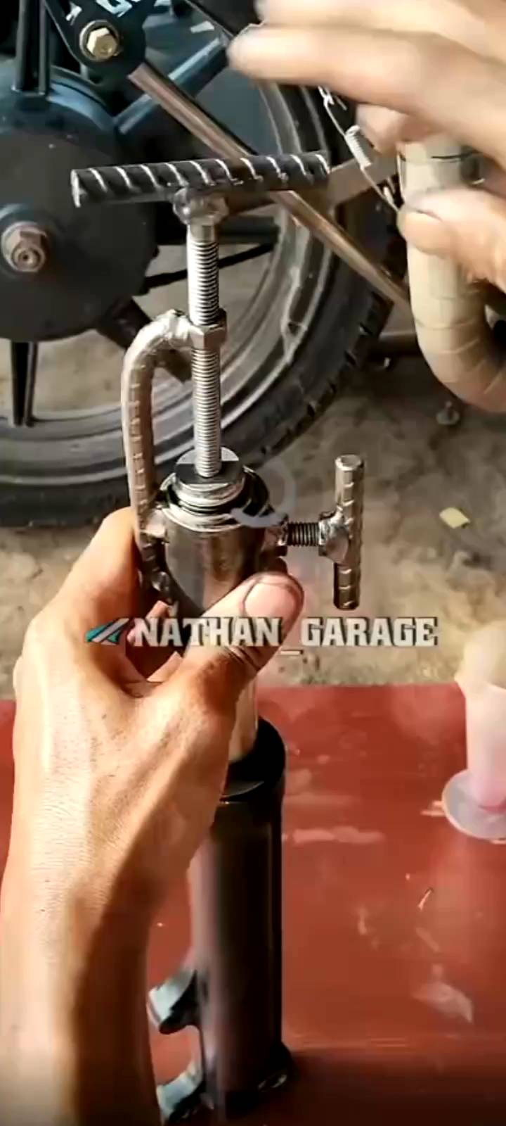 Paket hemat ALAT PEMBUKA KUNCIAN SHOCKBREAKER - TREKER SOK DEPAN - TRACKER SHOCK DEPAN | Gratis gelas ukur