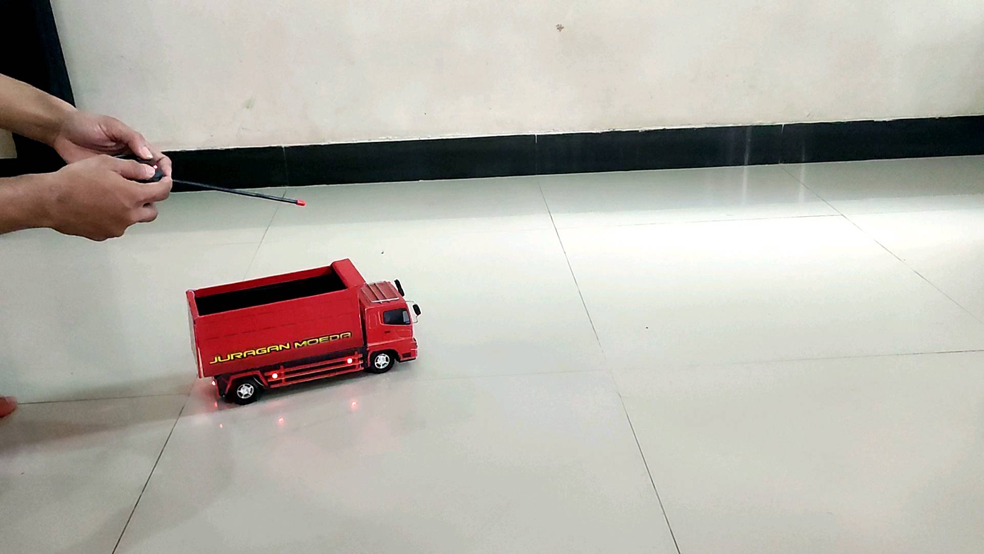 Miniatur truk dump jungkit mainan anak variasi lampu dan remote control Mainan Edukatif Untuk Anak Usia 3 Tahun - Lazada