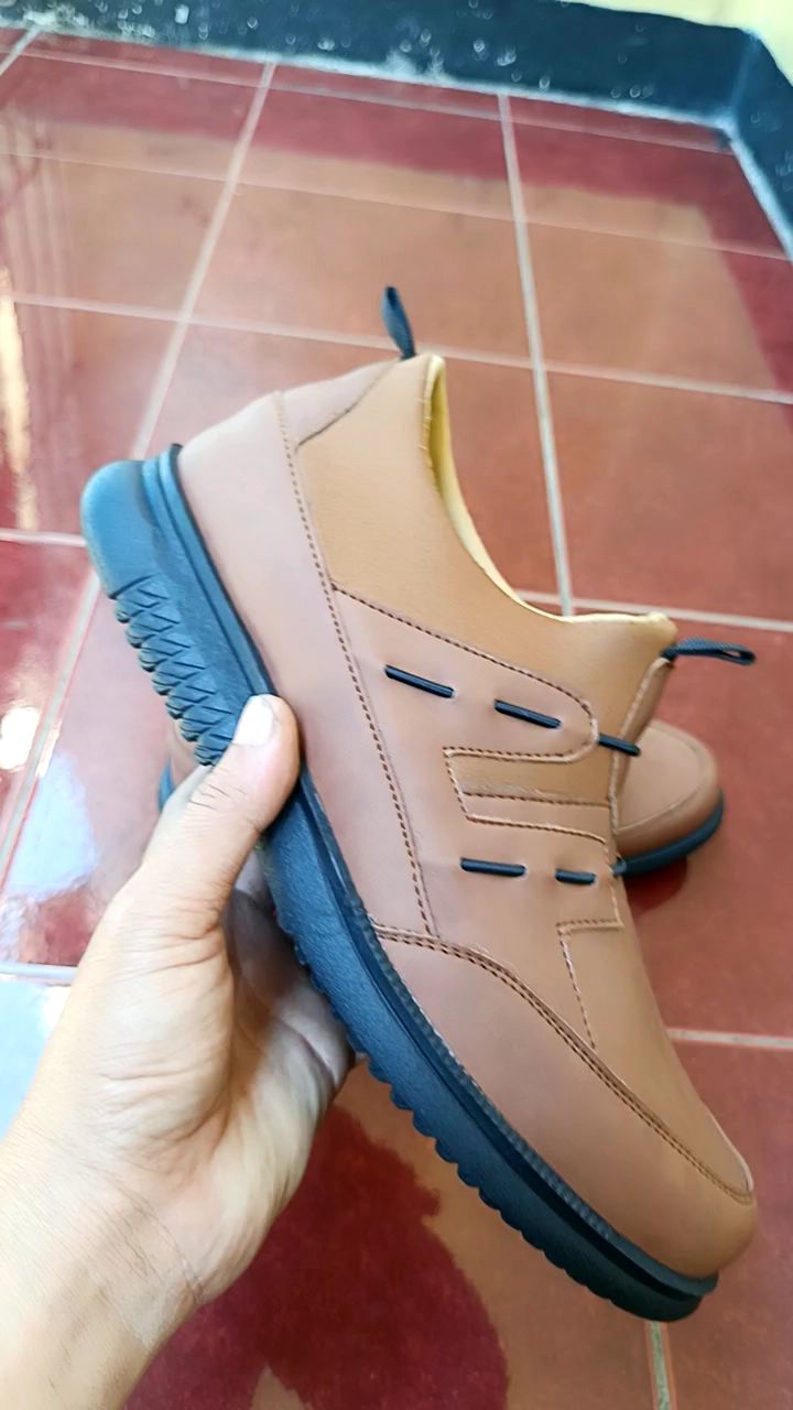 Sepatu pria senekers kopi terbaru foormal casual trendy masakini free BOxs kulah kerja sekolah