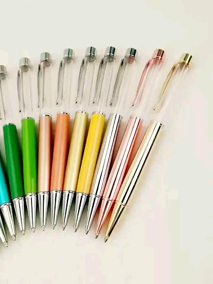 ปากกาลูกลืมด้านโลหะ ด้านบนของด้ามเป็นหลอดสามารถนำไป DIY เป็นเฉพาะสินค้าของเราได้เลย