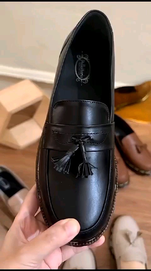 Sepatu Wanita Kulit Sapi Model Docmart Slipon