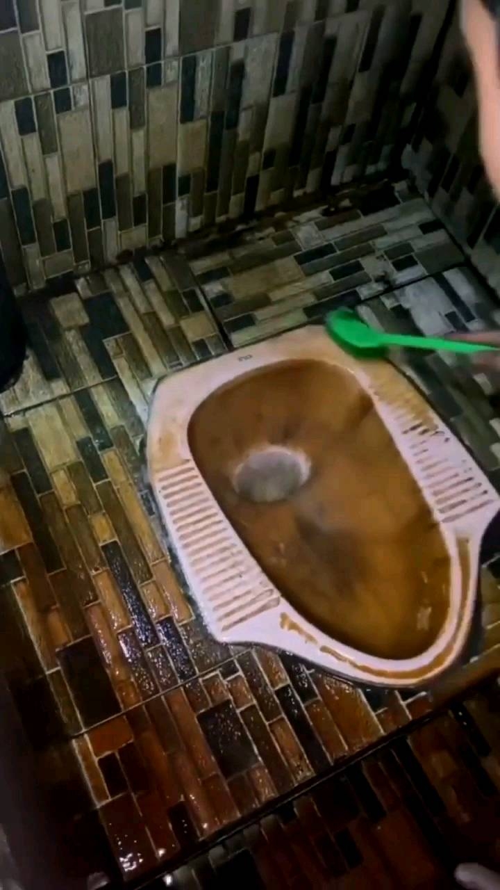 PAKET HEMAT ISI II GENIQ Cleaner Cairan Pembersih Kerak Noda Membandel Pembersih Stanless Shower Kran Kloset WC Kamarmandi Pembersih Toilet dan Dapur.