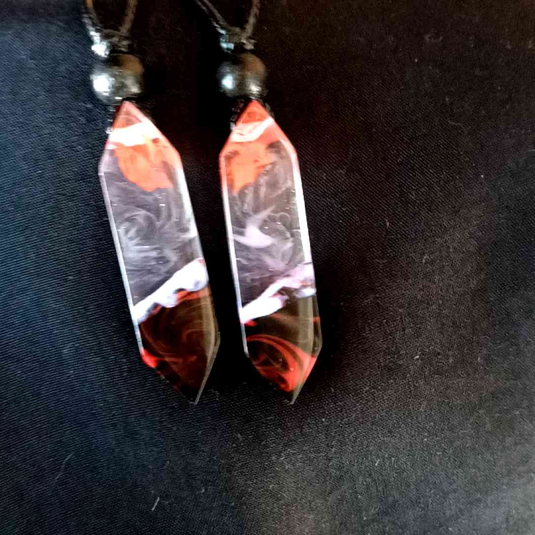 Kalung Desain Unik & Nyala Dalam Gelap: Aksesoris Malam Hari yang Keren