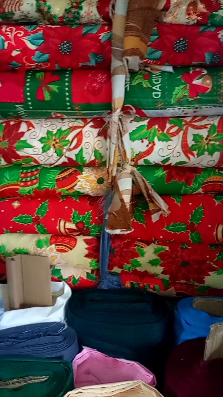 Christmas Round Table Cloth Cover 6/8 Seaters