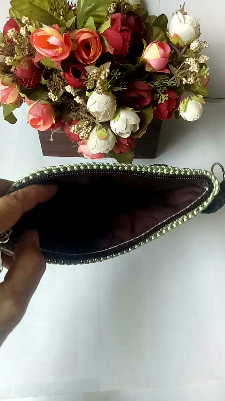 Dompet rajut ukuran  19 cm x 10 cm