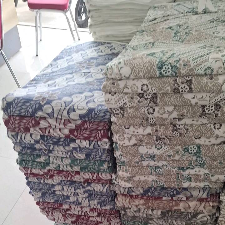 <ain batik fashion kontemporer warna merah maroon TRR ukuran 2x1m