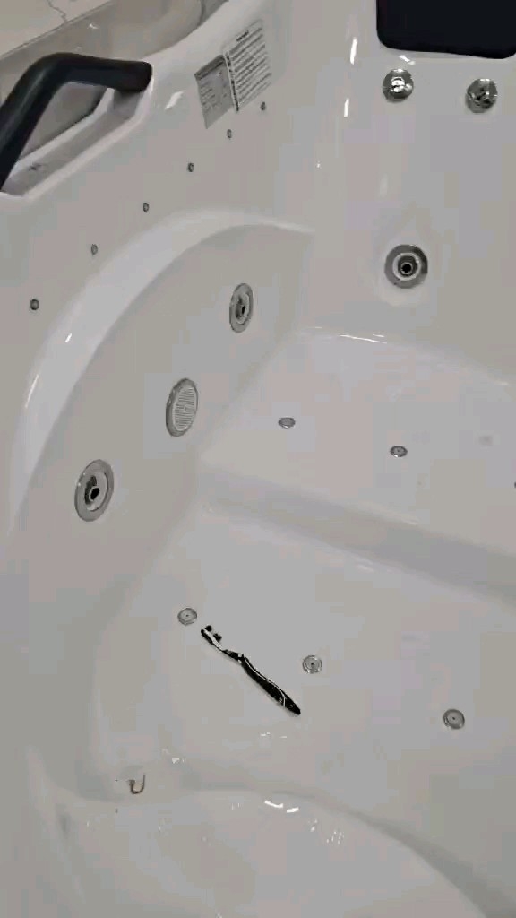 PREMIUM CHARCOAL SOAP 135g INSTANT WHITE