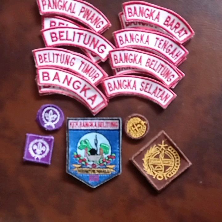 Paket Atribut Pramuka Kep. Bangka Belitung Bordir Putra & Putri\\n\\n Apa Itu Paket Atribut Pramuka Berkualitas?\\n\\nPaket atribut pramuka berkualitas adalah kumpulan pakaian dan aksesori yang diperlukan oleh anggota pramuka untuk berpartisipasi dalam berbagai kegiatan pramuka. Paket atribut pramuka berkualitas seperti Paket Atribut Pramuka Kepulauan Bangka Belitung Bordir Putra & Putri dirancang khusus untuk memberikan penampilan yang profesional dan menarik bagi anggota pramuka.\\n\\n Keunggulan Paket Atribut Pramuka Kepulauan Bangka Belitung\\n\\nPaket atribut pramuka Kepulauan Bangka Belitung memiliki beberapa keunggulan dibandingkan dengan paket atribut pramuka lainnya. Keunggulan ini mencakup:\\n\\n- Kualitas bahan yang tinggi dan tahan lama\\n- Desain bordir yang menarik dan profesional\\n- Warna-warna yang cerah dan menarik perhatian\\n- Ukuran yang sesuai untuk anggota pramuka putra dan putri\\n\\n Manfaat Menggunakan Paket Atribut Pramuka Bordir\\n\\nMenggunakan paket atribut pramuka bordir memiliki beberapa manfaat, antara lain:\\n\\n- Memperkuat identitas dan kebanggaan anggota pramuka\\n- Memudahkan dalam identifikasi anggota pramuka\\n- Memperkuat semangat kerjasama dan solidaritas antar anggota pramuka\\n- Meningkatkan penampilan dan profesionalisme anggota pramuka\\n\\n Bagaimana Memilih Paket Atribut Pramuka yang Tepat?\\n\\nMemilih paket atribut pramuka yang tepat adalah hal yang penting untuk dilakukan. Berikut ini beberapa tips yang dapat membantu Anda dalam memilih paket atribut pramuka bordir yang tepat:\\n\\n Perbedaan Antara Atribut Pramuka Putra & Putri\\n\\nPerbedaan antara atribut pramuka putra dan putri terletak pada desain dan warna yang digunakan. Untuk atribut pramuka putra, biasanya menggunakan warna-warna gelap seperti hitam, coklat, atau biru tua. Sedangkan untuk atribut pramuka putri, biasanya menggunakan warna-warna cerah seperti merah, biru muda, atau kuning.\\n\\n Tips Memilih Atribut Pramuka Bordir yang Berkualitas\\n\\nBerikut ini beberapa tips yang dapat membantu Anda dalam memilih atribut pramuka bordir yang berkualitas:\\n\\n- Pilih bahan yang tahan lama dan tidak mudah rusak\\n- Perhatikan kualitas bordir dan desain yang digunakan\\n- Pastikan ukuran atribut sesuai dengan anggota pramuka\\n- Pilih warna-warna yang cerah dan menarik perhatian\\n\\n Cara Menggunakan Paket Atribut Pramuka Kepulauan Bangka Belitung\\n\\nBerikut ini beberapa langkah-langkah penggunaan paket atribut pramuka bordir putra dan putri:\\n\\n Langkah-langkah Penggunaan Paket Atribut Pramuka Bordir Putra & Putri\\n\\n1. Pastikan semua atribut sudah siap dan lengkap\\n2. Pakai atribut sesuai dengan kegiatan yang akan dilakukan\\n3. Rawat atribut dengan baik agar tetap terlihat rapi dan menarik\\n\\n Perawatan Atribut Pramuka Bordir untuk Menjaga Kualitas\\n\\nBerikut ini beberapa tips perawatan atribut pramuka bordir untuk menjaga kualitas:\\n\\n- Cuci atribut secara rutin dan sesuai petunjuk pencucian\\n- Simpan atribut di tempat yang aman dan kering\\n- Hindari penggunaan atribut di tempat yang terlalu panas atau lembab\\n- Jangan gunakan atribut di tempat yang berdebu atau kotor\n}