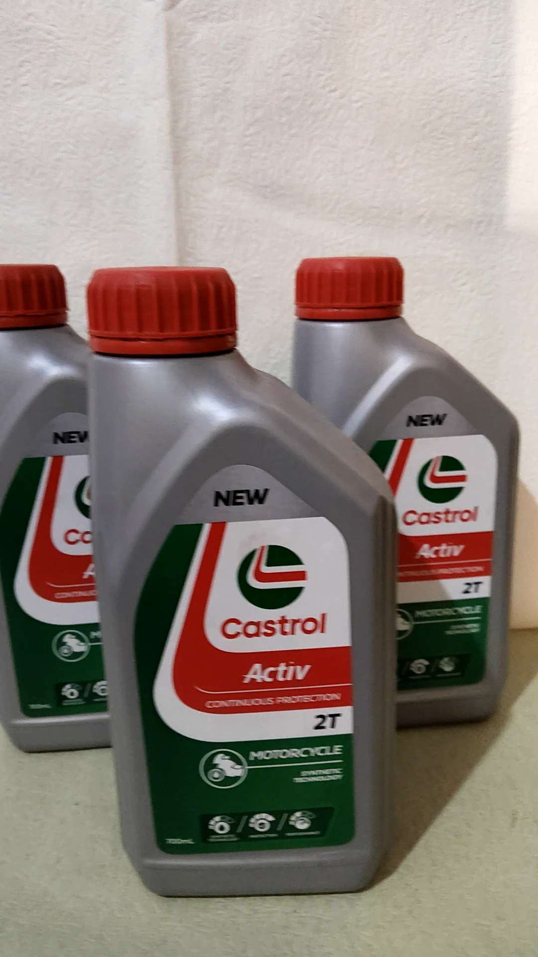Oli Samping Motor Castrol 2T Low Smoke 700ML