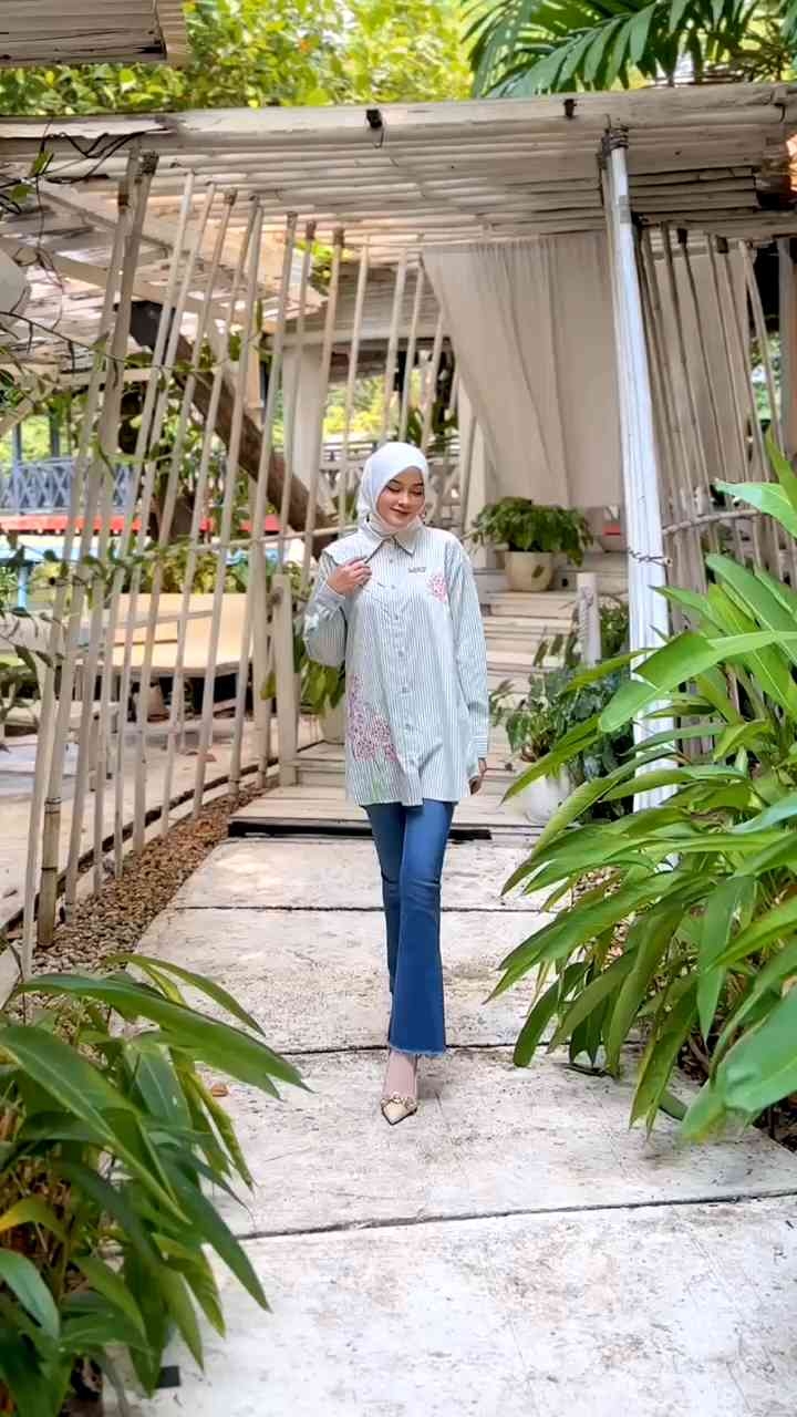 Baju Kemeja Kerja Wanita Terbaru Nayra Stripes by Mdly bahan Katun Premium