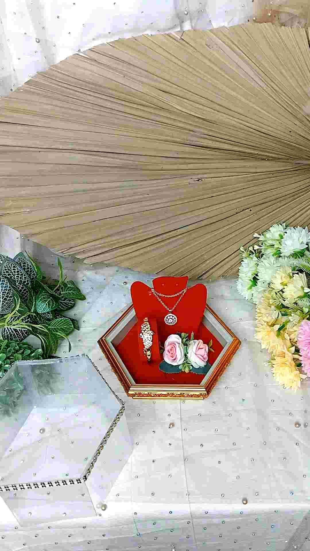 Nampan Frame Hexagonal Tempat Kalung Gelang untuk Seserahan Pernikahan - FGK HEXA