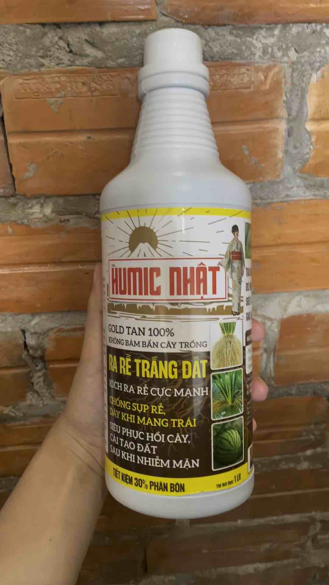 HUMIC NHẬT 1 LÍT RA RỄ TRẮNG ĐẤT HẠ PHÈN CẢI TẠO ĐẤT PHỤC HỒI CÂY SAU THU HOẠCH...