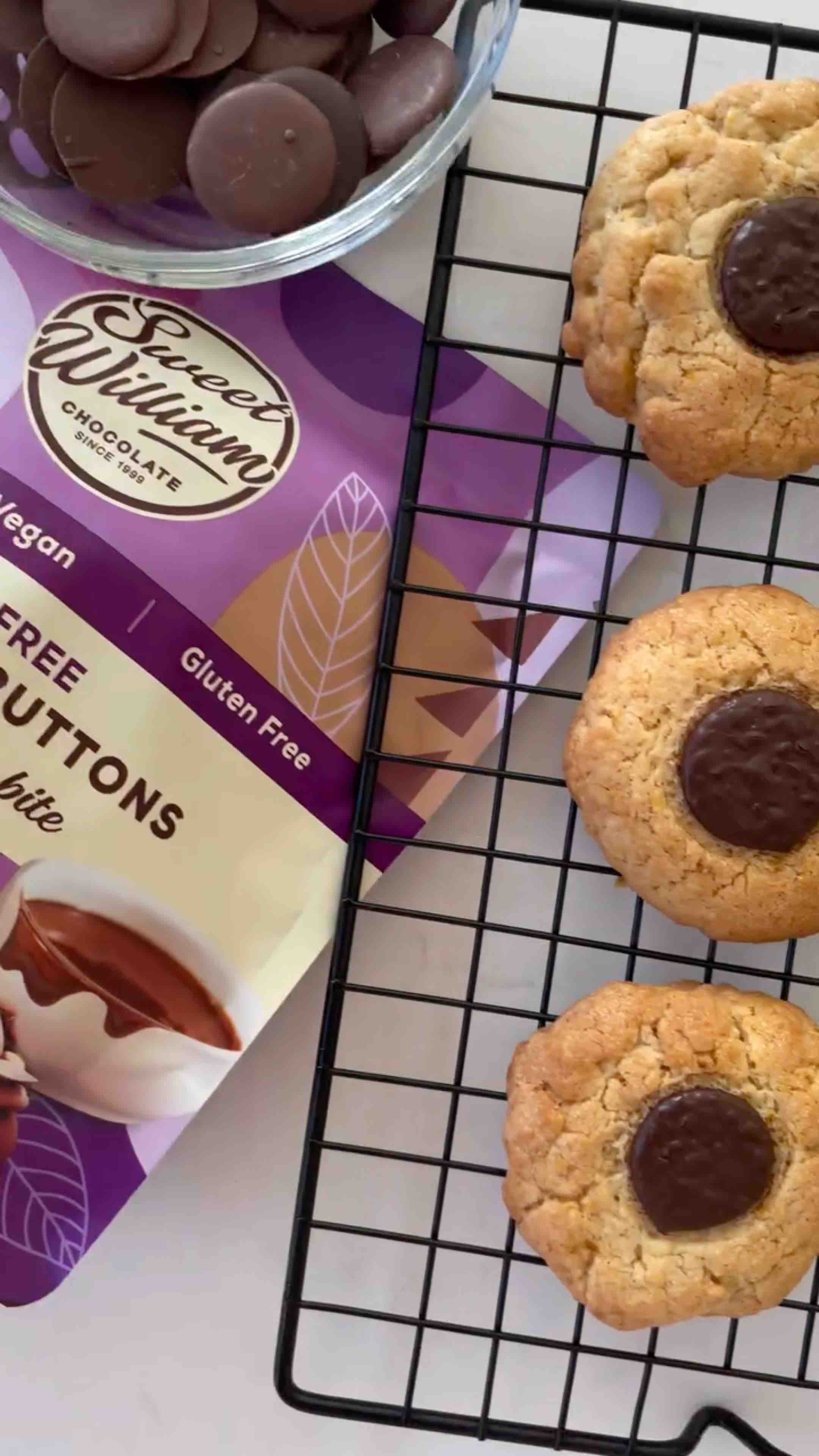 Sweet William Vegan Milk Chocolate Baking Buttons | สวีทวิลเลียม มิลค์ ช็อกโกแลตบัตตัน 300g