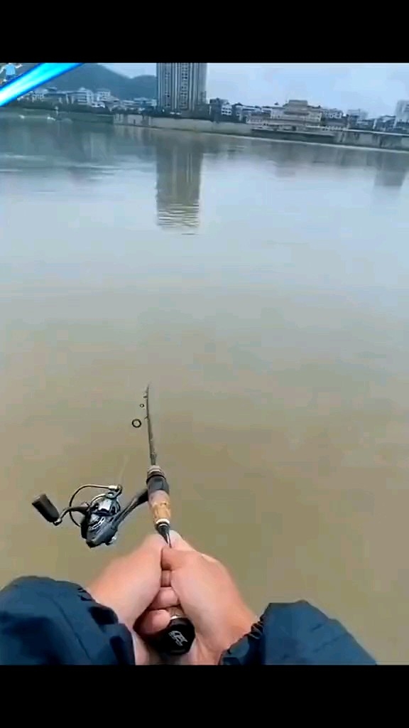 UDANG TIRUAN SILIKON UNTUK UMPAN MANCING