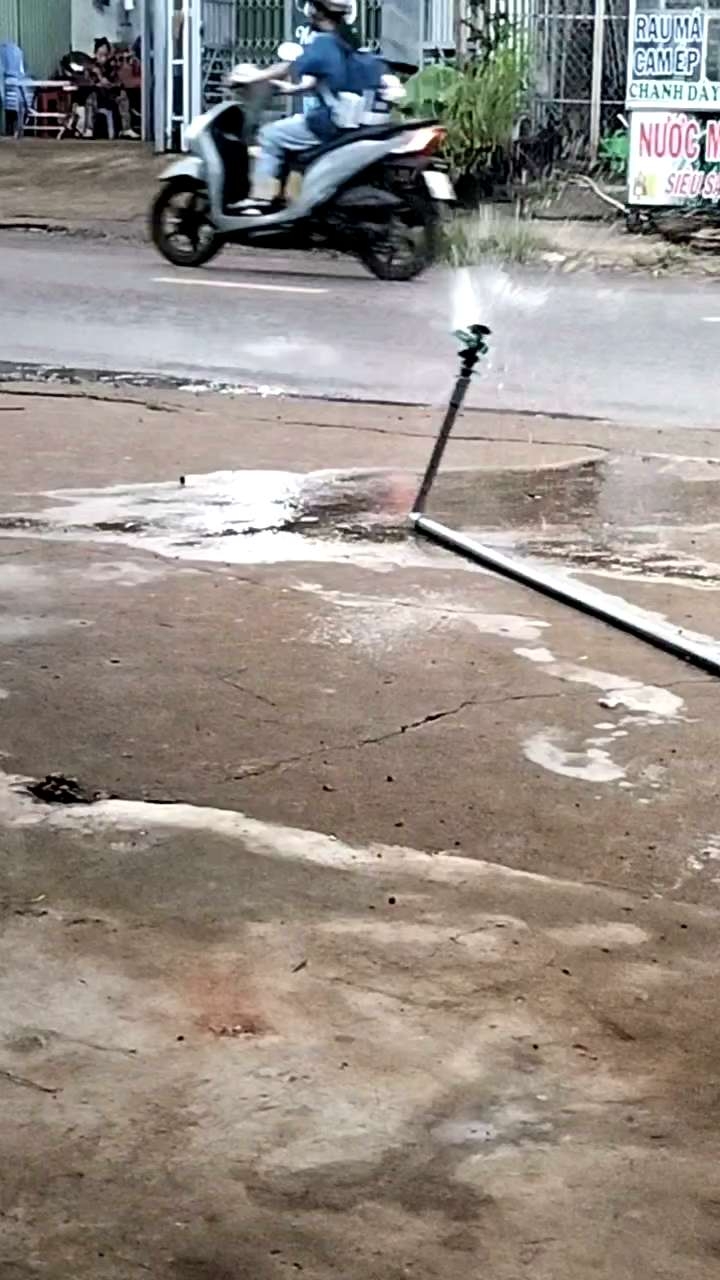 Béc cánh đập một tia có chỉnh/Béc chỉnh góc tưới cánh đập ren 21