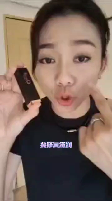 Quesk护唇膏,100%正品,假包退,修复嘴唇,滋润修护,*告白干裂唇*去死皮 *淡化唇纹*保湿防干裂