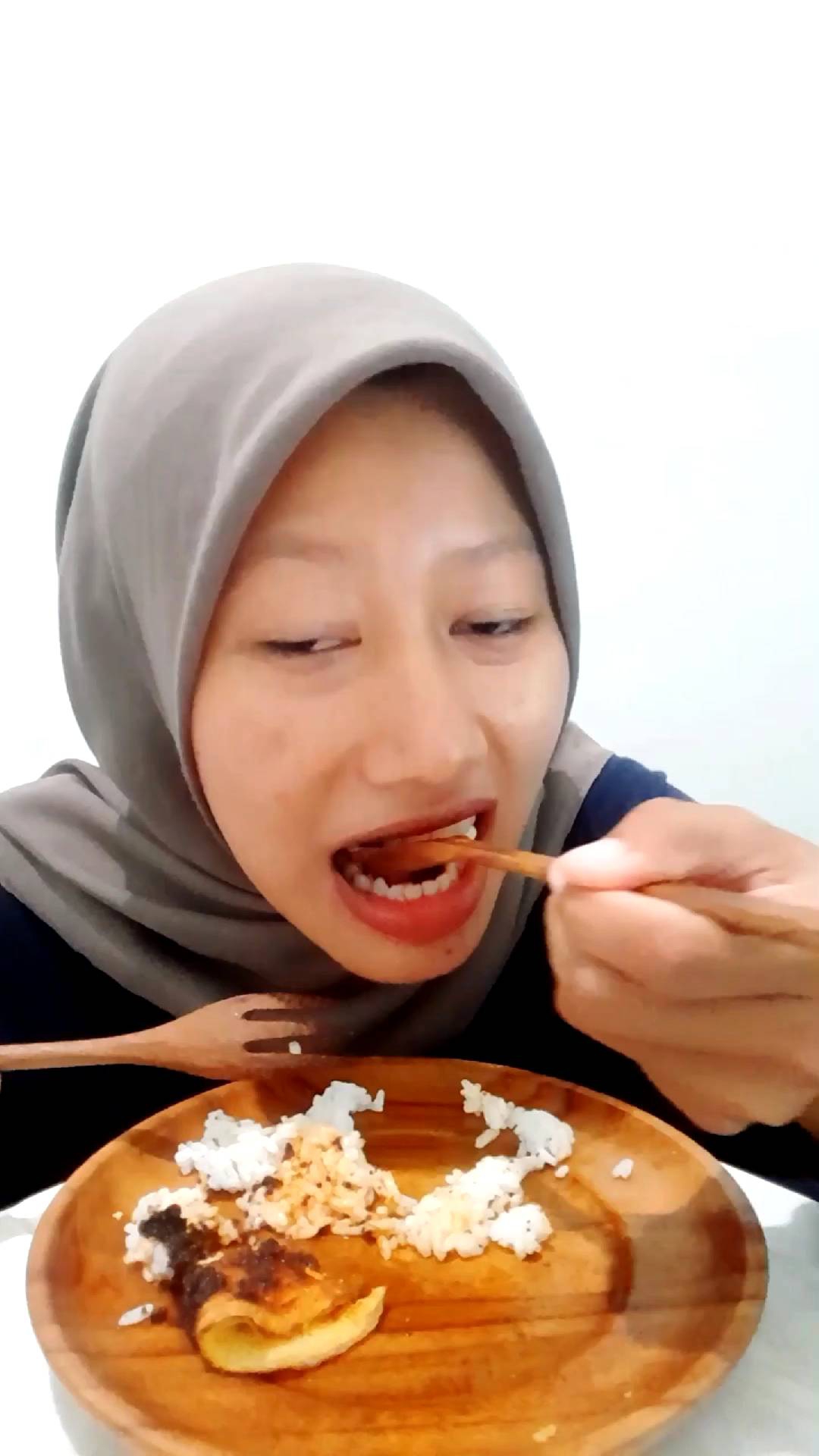 Sambel Bebek Bumbu Hitam Full Rempah Kemasan 175 Gram