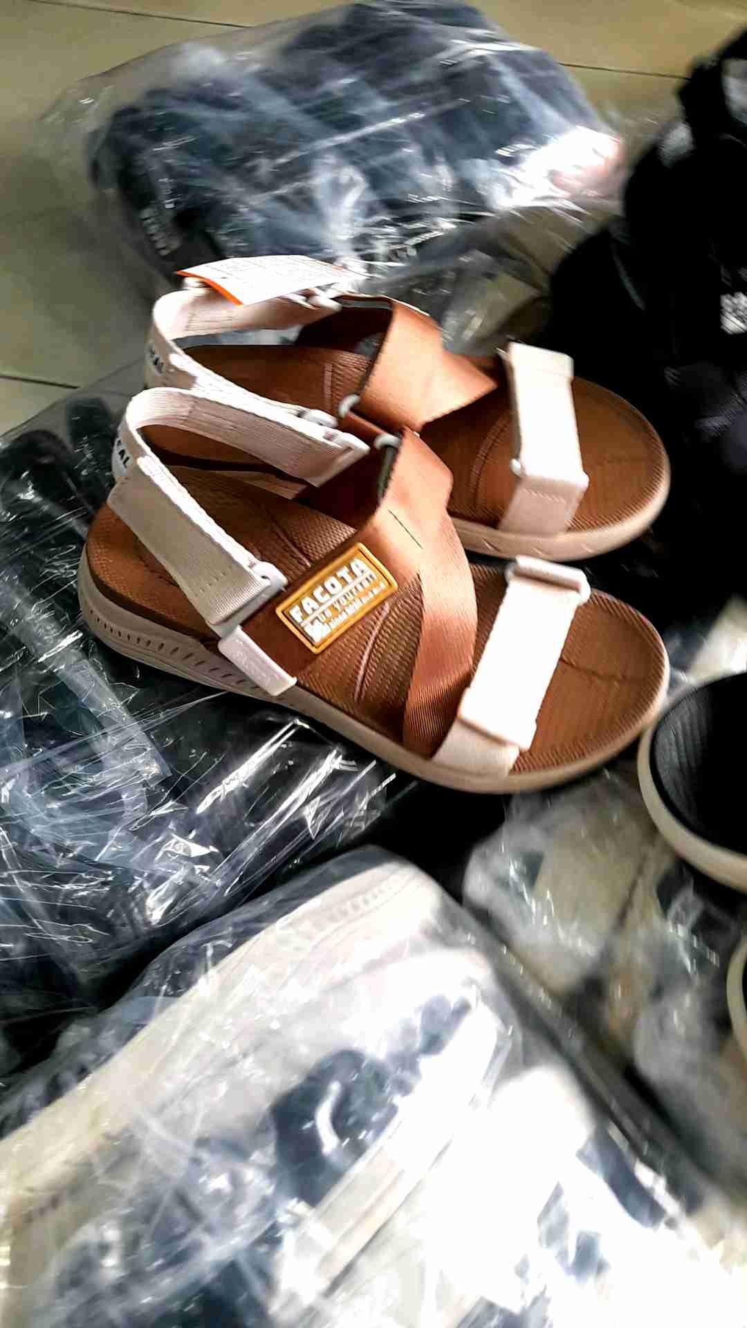 Giầy quai hậu siêu nhẹ cho học sinh nữ