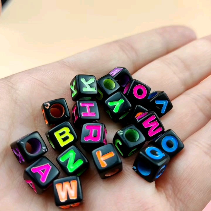 Manik Huruf Kotak Mote Manik Huruf Abjad Dadu Mute Alfabet Balok 100 Pcs