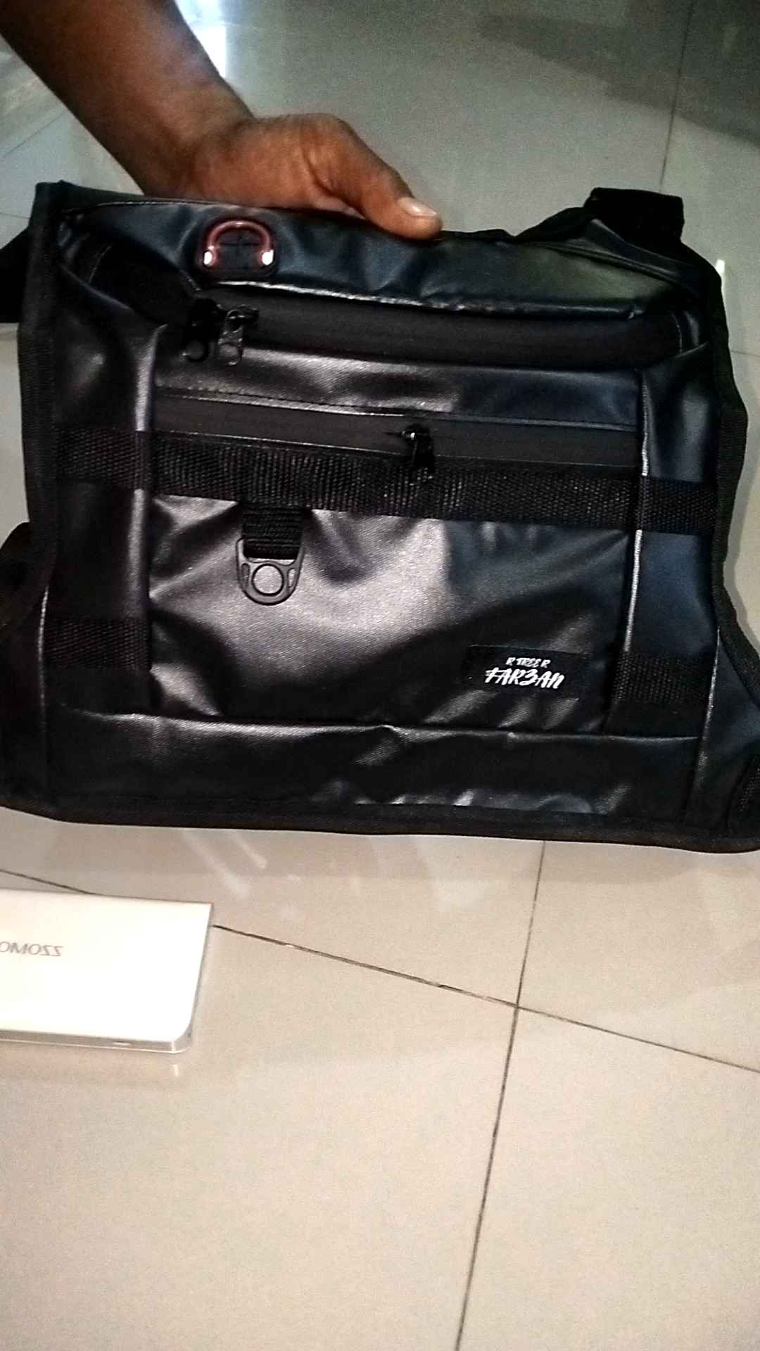 Tas Dada Pria Waterfroop/Anti Air: Desain Ergonomis & Praktis