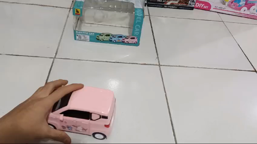 Mainan Mobil Mini Wuling Elektrik airEV Lampu & Musik Bisa Buka Pintu / Bump n Go