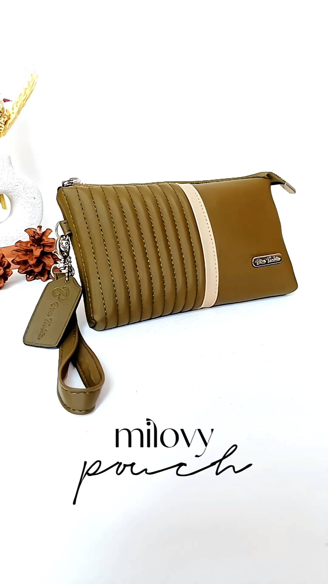 POUCH MILOVY BY BIRU TSABITA: Bahan Chocoly Waterproof & Muat Handphone