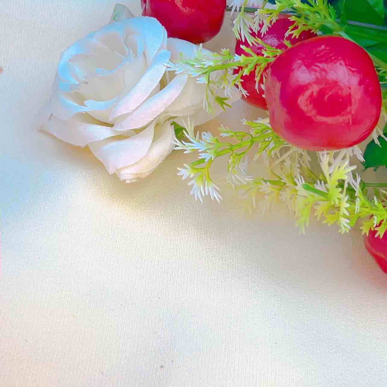 Sleek & modern: billion design Drop earring with metallic sheen