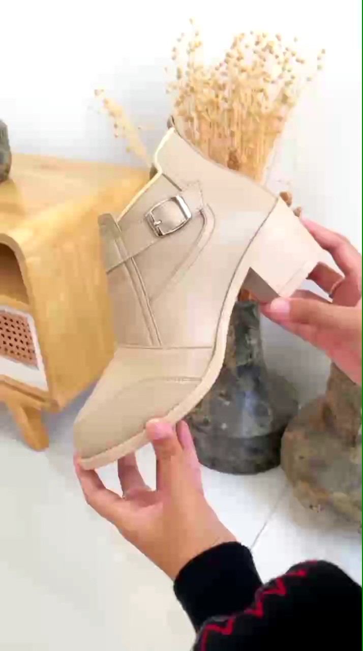 Sepatu Boot Wanita ONE LOVE Model Terbaru Hak 5 cm