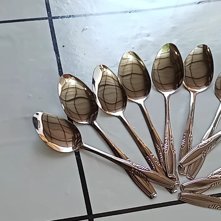 12-pcs Sendok Makan Stainless: Selusin ISI 12 pcs alat makan set sendok