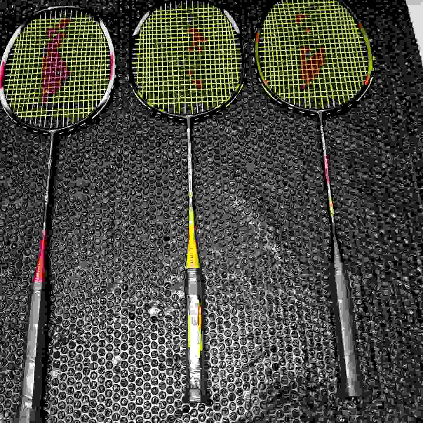 Raket Badminton Paket Komplit Siap Pakai Raket Bulutangkis Isi Dua Satuan