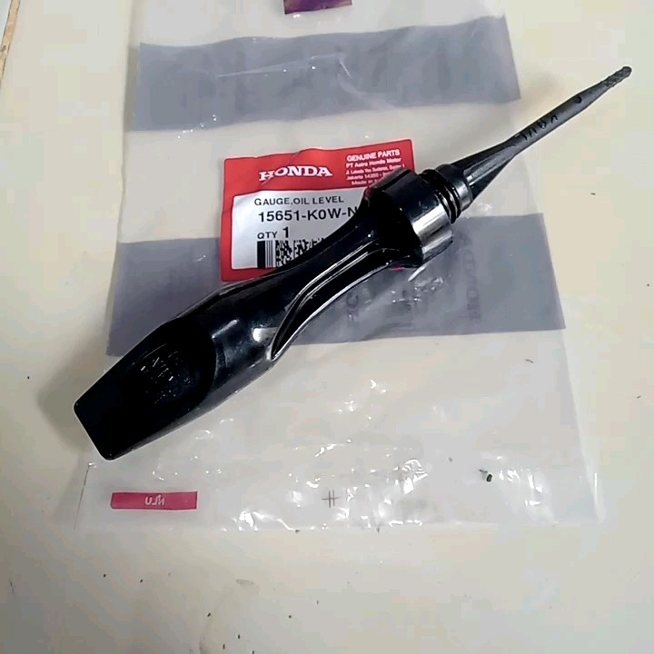 Tutup Colokan Oli Atas Gauge Oil Level ADV 160 Original Honda 15651K0WNA0