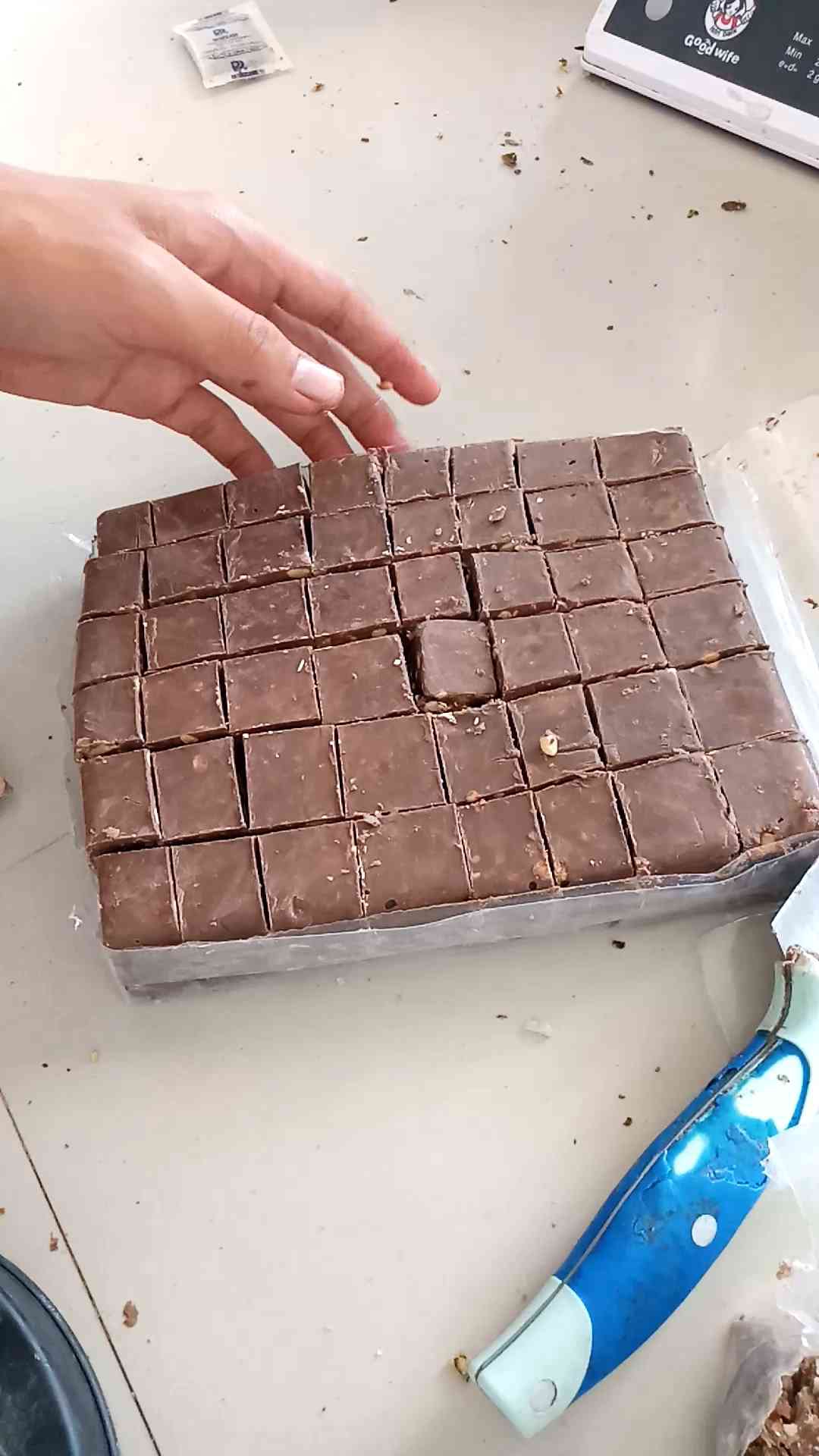 Cokelat Potong Bahan Sq Take It & Kacang Mede Kemasan 250 Gram
